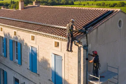 Image de Couvreur Halluin Services Toitures : Démoussage Toit, Réparation fuite de Toiture, Peinture Façade